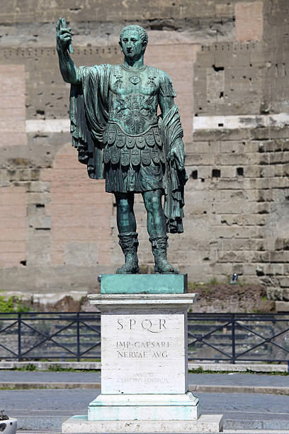 황후상 caesari nervae augustus, 로마, 이탈리아 - julius caesar augustus caesar statue rome 뉴스 사진 이미지