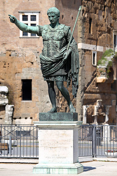 像シーザーアウグストゥス patriae pater 、ローマ（イタリア） - roman rome statue augustus caesar ストックフォトと画像