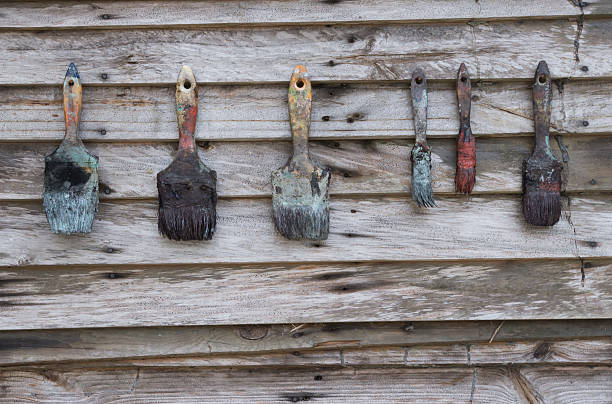 istock Old paint brush on wood background 491060130