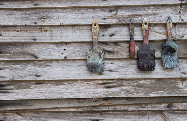 istock Old paint brush on wood background 491060250