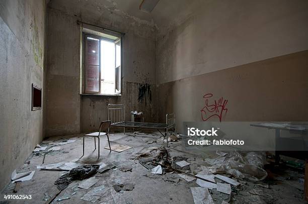 Opuszczony Szpital Psychiatryczny - zdjęcia stockowe i więcej obrazów Folly - Folly, Fotografika, Graffiti