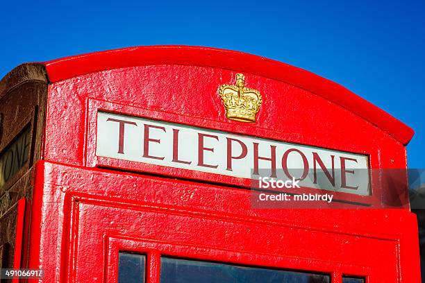 Foto de Cabine Telefônica Em Londres e mais fotos de stock de Ausência - Ausência, Azul, Cabina telefónica vermelha