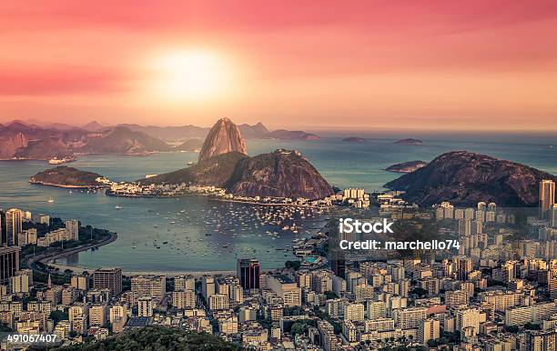 Sunrise Vista Panorámica De Rio De Janeiro Brasil Foto de stock y más banco de imágenes de Río de Janeiro - Río de Janeiro, Panorama urbano, Montaña de Sugarloaf