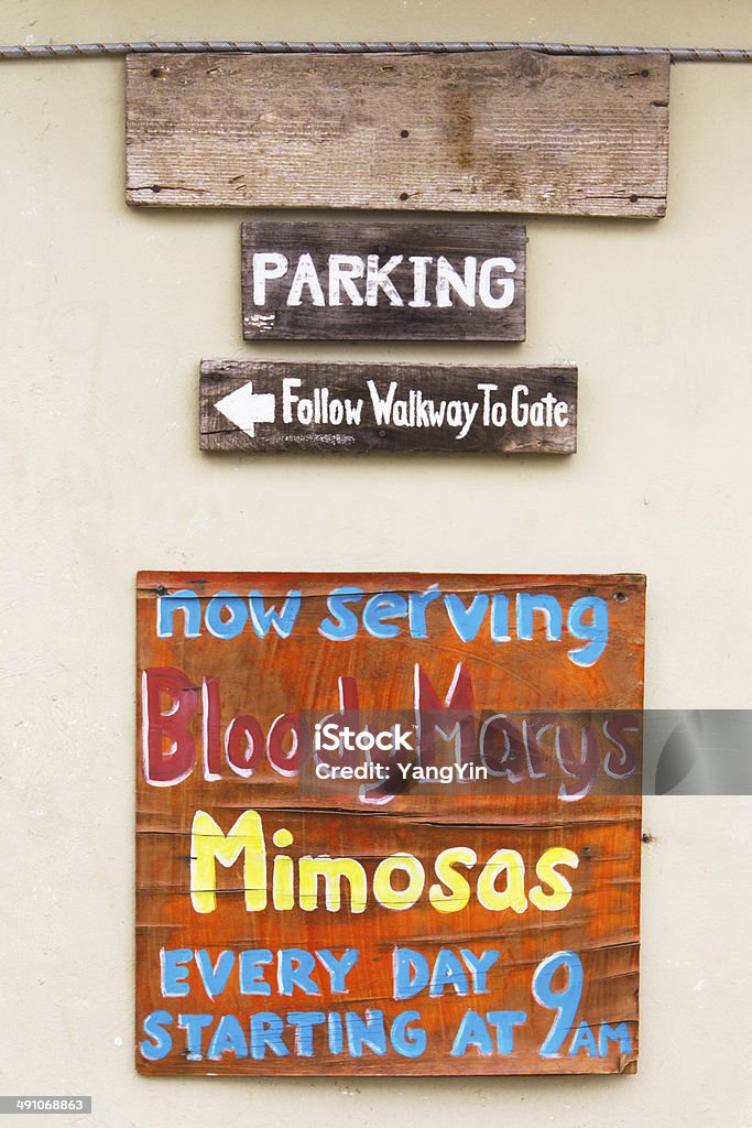 Mão pintada placa no Mexican Bar com Mimosas e Bloody Marys - Foto de stock de México royalty-free