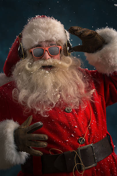 papai noel está ouvindo música - santa hat fotos - fotografias e filmes do acervo