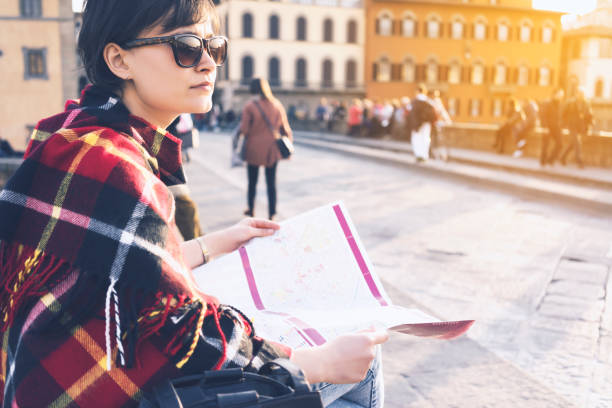 istock Young woman looking for direction in the city 491087108