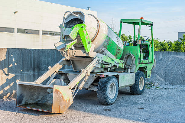 istock Small concrete mixer truck 491118094