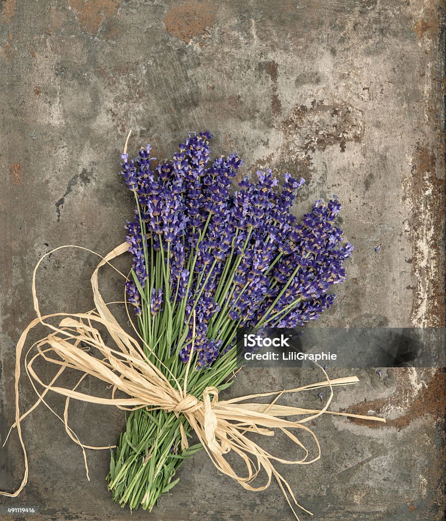 Hoa Oải Hương Với Đồ Trang Trí Phong Cách Sang Trọng Tồi Tàn Hình ...