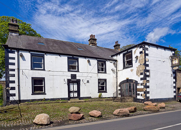 istock Shut down and derelict public house 491145533