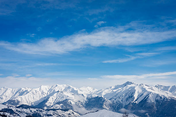 Schneebedeckte Berge tops in den französischen Alpen – Foto