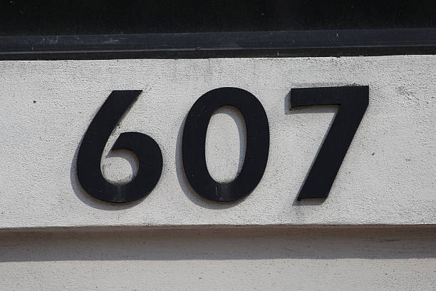 istock Street number 607 491152794