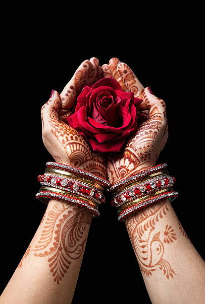 인도어 사랑입니다. - indian culture bride women henna tattoo 뉴스 사진 이미지