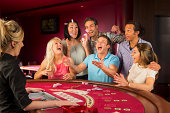 gruppe-von-freunden-spielen-sie-blackjack-im-casino.jpg?b=1&s=170x170&k=20&c=OG-lpH3xFr8EQbevgW2ed2dTM8VNeygg8Hw_IDUaKuo=
