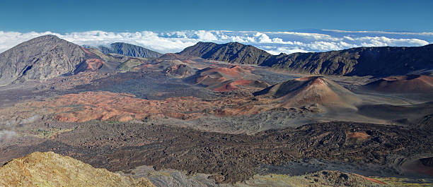 caldera of the haleakala volcano  maui, hawai - pelé stok fotoğraflar ve resimler