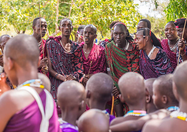 maasai en tanzania - masai community africa indigenous culture fotografías e imágenes de stock