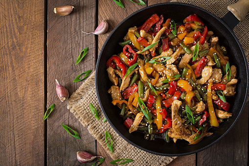 Stir fry chicken, sweet peppers and green beans. Top view