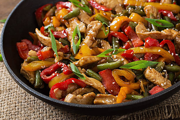 istock Stir fry chicken, sweet peppers and green beans 491237196