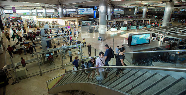 l'aéroport atatürk d'istanbul. - aéroport ataturk photos et images de collection