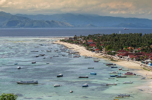 nusa lembongan, em bali - indonesia bali fishing boat indian ocean - fotografias e filmes do acervo