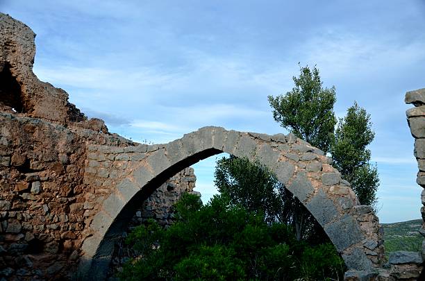 istock Pointed Arch in Miravet Castle, Cabanes, Castellon 491264692