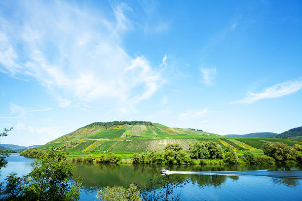 This picture shows the Moselschleife at Bremm on a cloudy day.