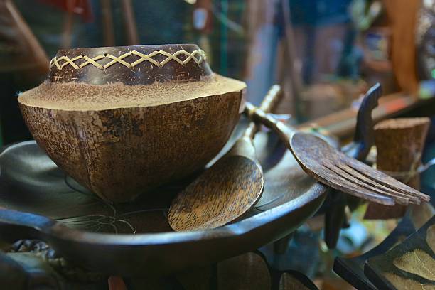 coconut platos artesanales. recuerdos. - alenka fotografías e imágenes de stock