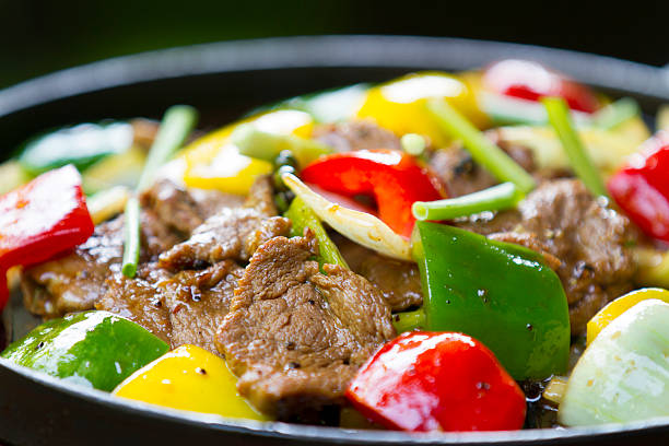 fried beef with bell pepper Chinese pepper steak - slices of tender beef stir-fried with red and green bell peppers and onions. cayenne powder photos stock pictures, royalty-free photos & images