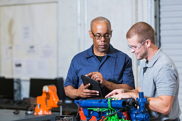 istock Vocational class, learning to repair diesel engine 491411788