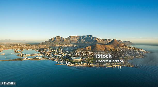 空から見たケープタウン南アフリカ - ケープタウンのストックフォトや画像を多数ご用意 - ケープタウン, 南アフリカ共和国, 南ア テーブルマウンテン