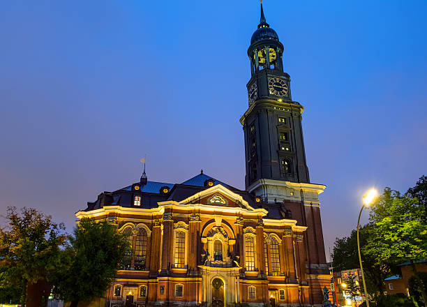 la chiesa di san michele-amburgo a notte - altona foto e immagini stock