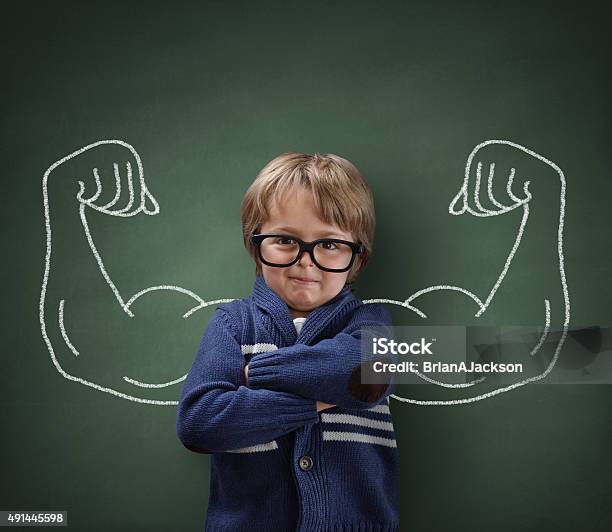 Strong Man Child Showing Bicep Muscles Stockfoto en meer beelden van Kind - Kind, Kracht, Zelfvertrouwen