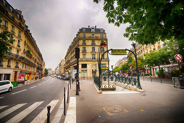 パリ metropolitain のエントランス - metropolitain ストックフォトと画像