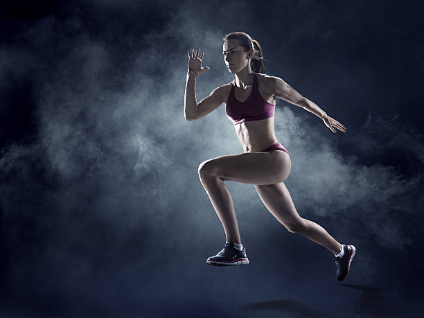 kobieta sportowca sprint - crouching exercising anatomy human muscle zdjęcia i obrazy z banku zdjęć