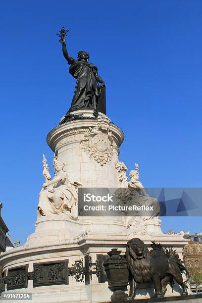 Photo libre de droit de Place De La République À Paris En France banque d'images et plus d'images libres de droit de 2015 - 2015, Capitales internationales, Château