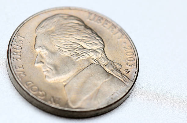 монета 5 центов - nickel cent sign us coin old стоковые фото и изображения