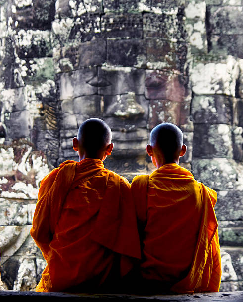 牛肉モンクシェムリアップカンボジアのアンコールワット - cambodia monk buddhism angkor wat ストックフォトと画像