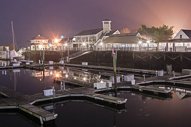 marina bay nacht-szene - verwaltungsbezirk norfolk county stock-fotos und bilder