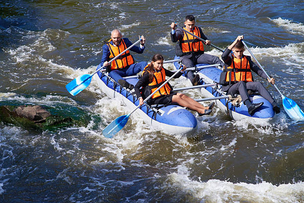 team building creativo - extreme sports rafting team sport white water rafting foto e immagini stock