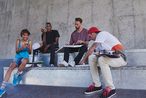 Shot of a group of skaters having lunch togetherhttp://195.154.178.81/DATA/i_collage/pu/shoots/805697.jpg