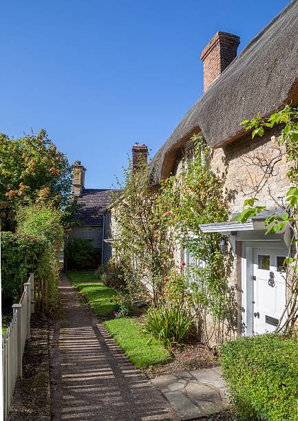 istock Thatched cottage, Warwickshire, England 491575278