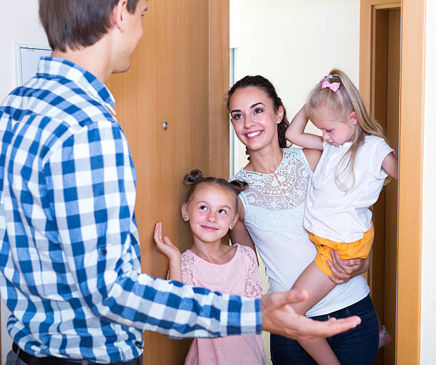 istock Happy meeting at the doorway 491575568