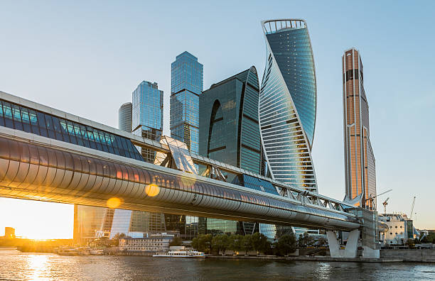 business-center, moskau-stadt bei sonnenuntergang. - moscow russia stock-fotos und bilder