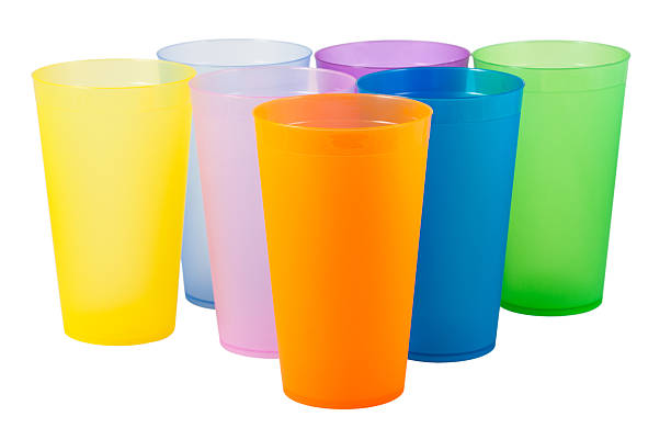 bicchieri di plastica di vari colori - disposable cup plastic recycling cup foto e immagini stock