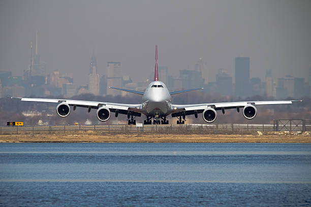 boeing 747-800 - john f kennedy fotografías e imágenes de stock