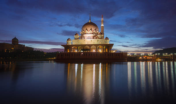 istock Putrajaya Mosque, kuala Lumpur, Malaysia 491618370