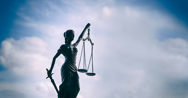 balance de la justice-loi concept juridique de fond - statue of justice symbol justice law photos et images de collection