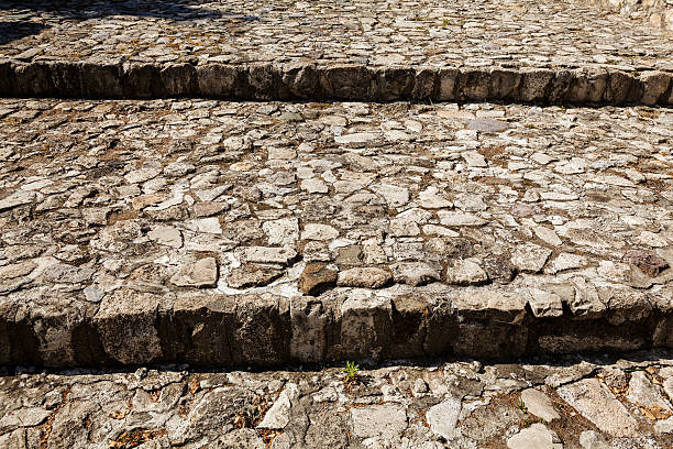 ディテールの石畳の道 - footpath autumn stone old ストックフォトと画像