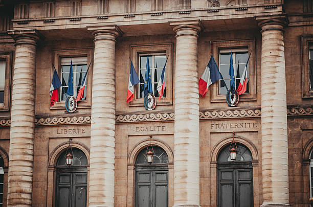 ingresso al palais de justice a parigi, francia - condizione foto e immagini stock