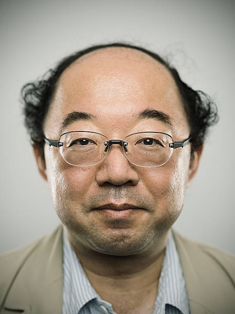 retrato de un hombre con auténtico estilo japonés negro. - portrait human face men overweight fotografías e imágenes de stock