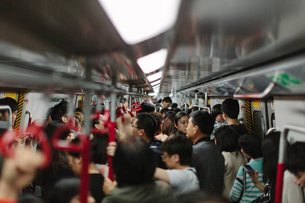 ocupado trem - paris metro train - fotografias e filmes do acervo